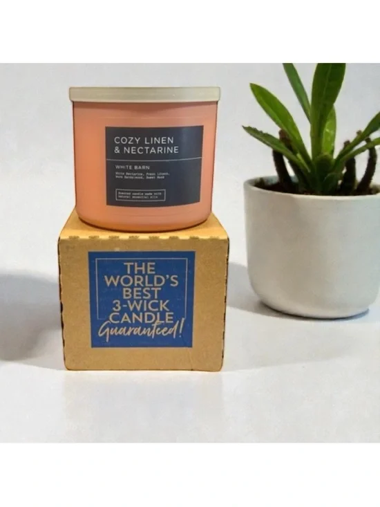 Cozy Linen and Nectarine Candle - Picture 1 of 2